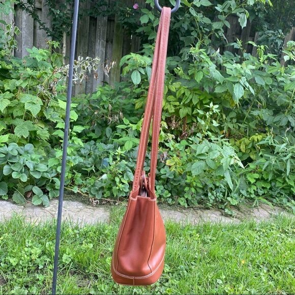 Montbui Difusion Leather Tan Crossbody Purse - Picture 3 of 13